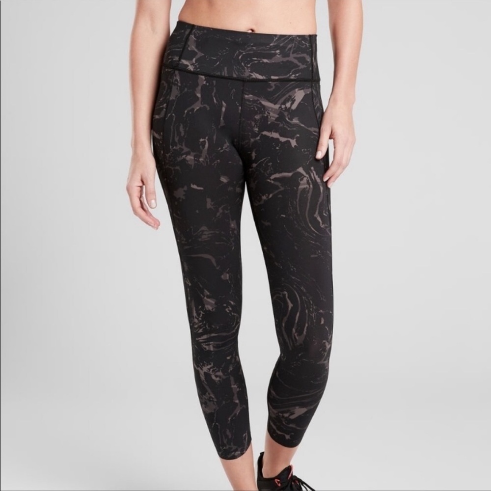athleta | velocity stash pocket 7/8 tight marble legging